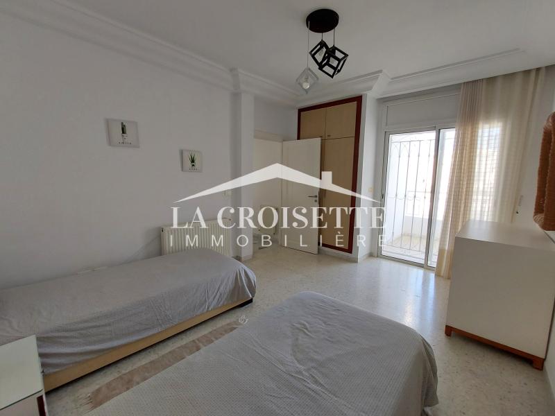 Duplex avec jardin S+4 meublé  à La Marsa